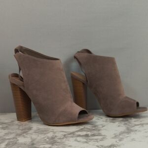 Bamboo Woman's Enlighten Gray Open Toe Lace Up Sandals Size 9